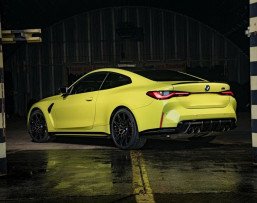 Заезд на спорткаре BMW M4 G82 на гоночном треке