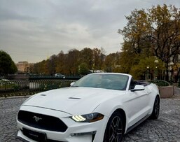 Прогулка по городу на современном кабриолете