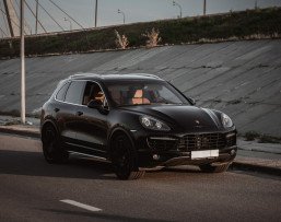 Прокат спортивного кроссовера Porsche Cayenne Turbo